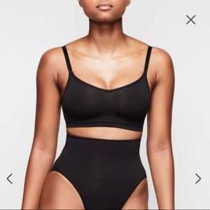 SKIMS Sculpting Bralette S/M Onyx